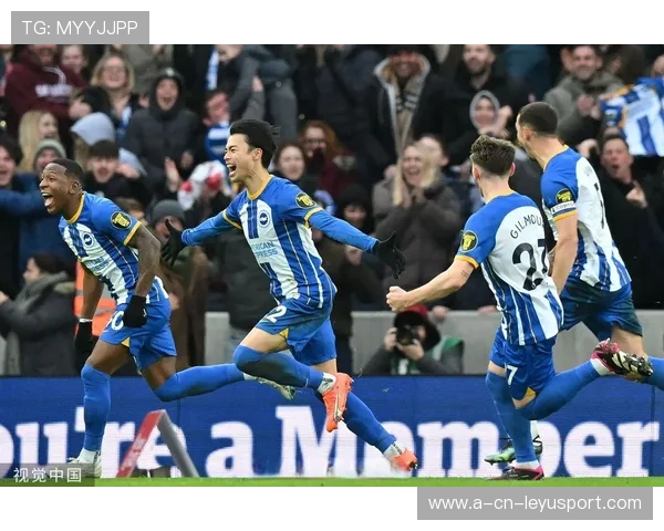 布莱顿三笘薰边路摆脱动作细腻，训练场上无人能阻